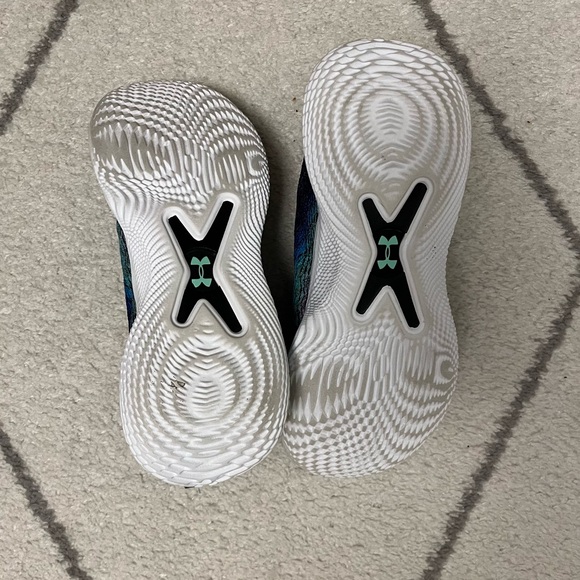 Under Armour Curry 10s - Picture 8 of 8